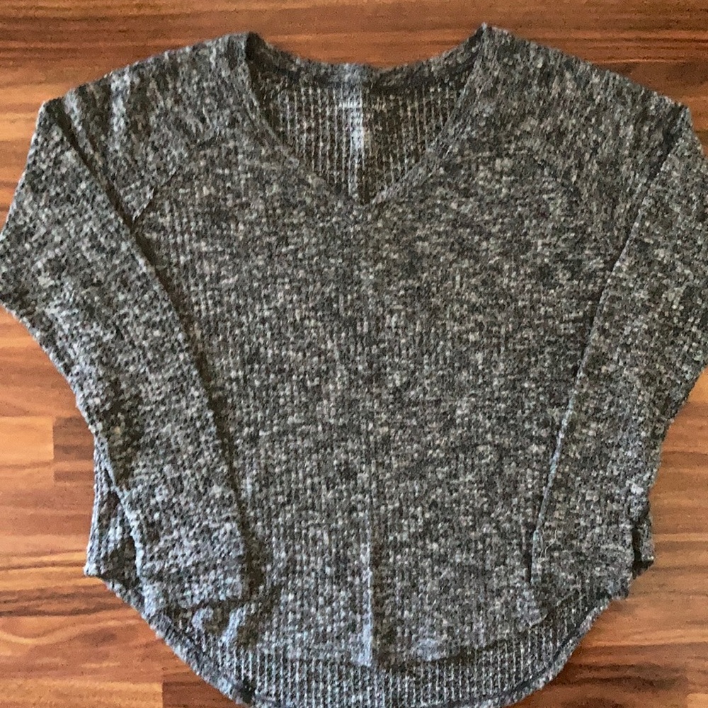 American Eagle women’s sweater